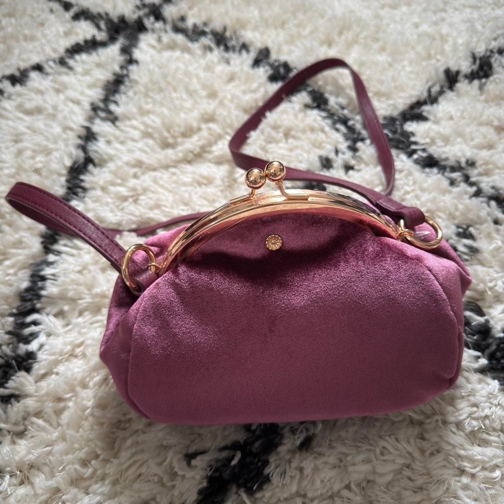 Lauren Conrad Pink Velvet Kiss Lock Crossbody Bag Gold Hardware Purse